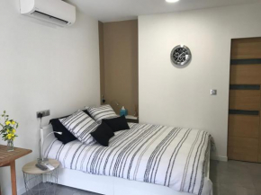 Studette de 17m2 avec parking privé gratuit Climatisation et petite cuisine